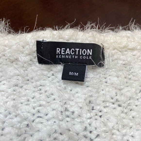 V neck sweater by Kenneth Cole - Picture 3 of 8